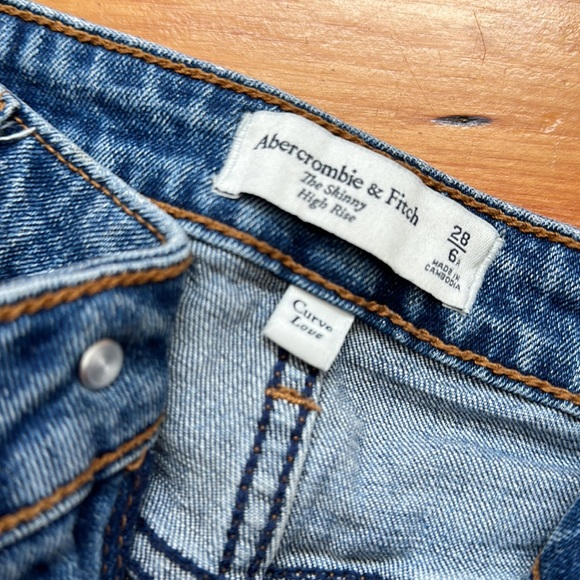 Abercrombie and Fitch curve love jeans - Picture 2 of 3